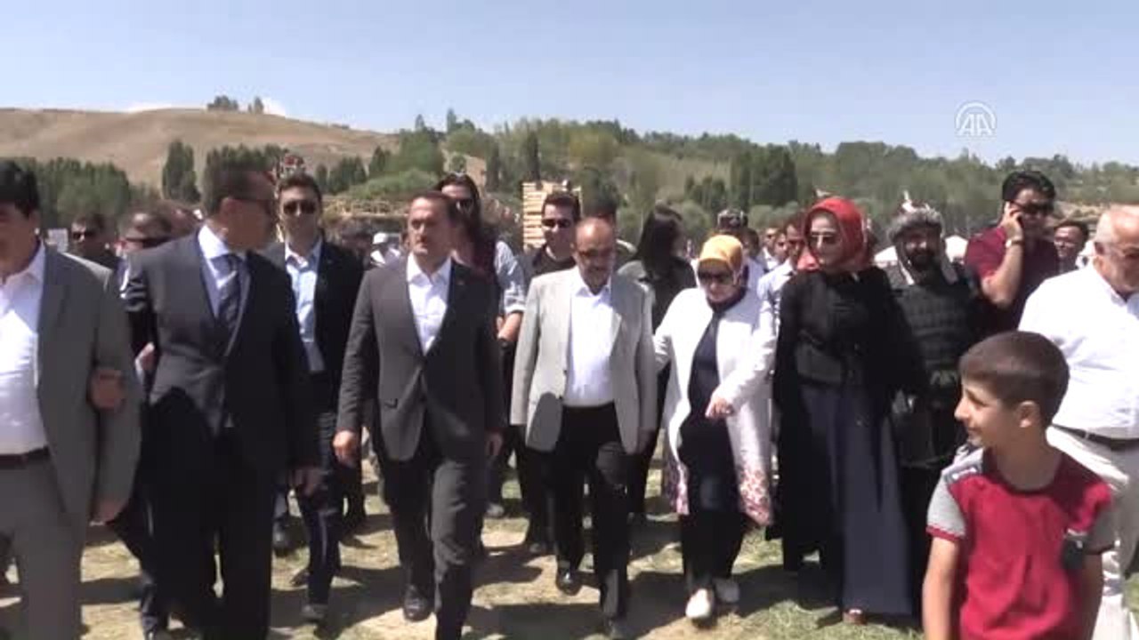 Diriliş Ertuğrul" Dizisi Oyuncuları Malazgirt Zaferi Kutlamalarında