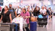 Atatürk Havalimanı’nda bayram dönüşü yoğunluğu sürüyor