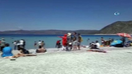 Türkiye'nin Maldivleri Salda Gölü'ne ziyaretçi akını
