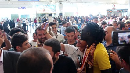 Gomis'e coşkulu uğurlama -  İSTANBUL