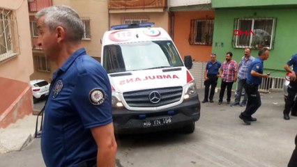 Oğlunun balkondan düştüğünü görünce kendi de atladı