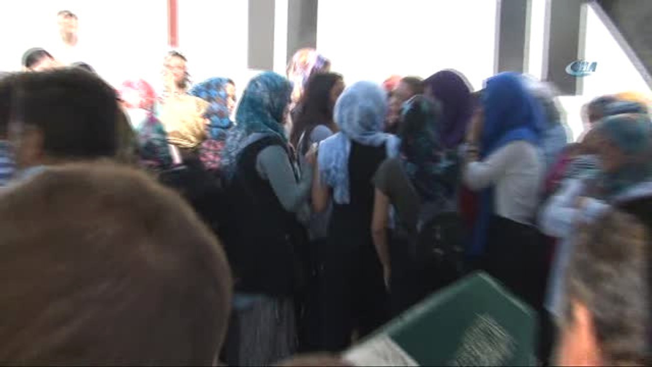 Şile'de Ablasını Kurtarmak İsterken Boğulan Genç Kız, Son Yolculuğuna Beyaz Elbisesiyle Uğurlandı