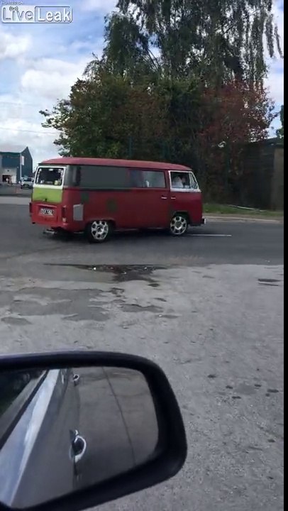Ce Van a un moteur de Subaru !! Cette accélération !