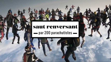 2 minutes d'un saut tête en bas par 200 parachutistes