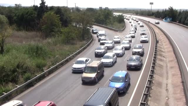 Bayramı Şehir Dışında Geçirenler, Dönüş Yolunda Bursa-İzmir Karayolunda Uzun Kuyruklar Oluşturdu