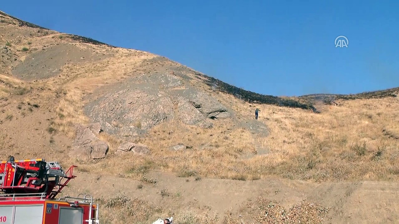 Hakkari'de dağlık alanda yangın