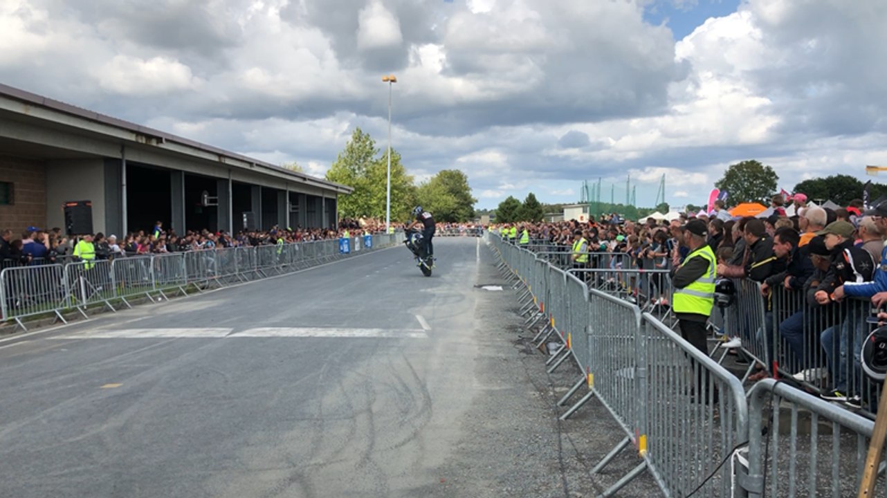 Le spectacle d’acrobatie a attiré 1 000 personnes