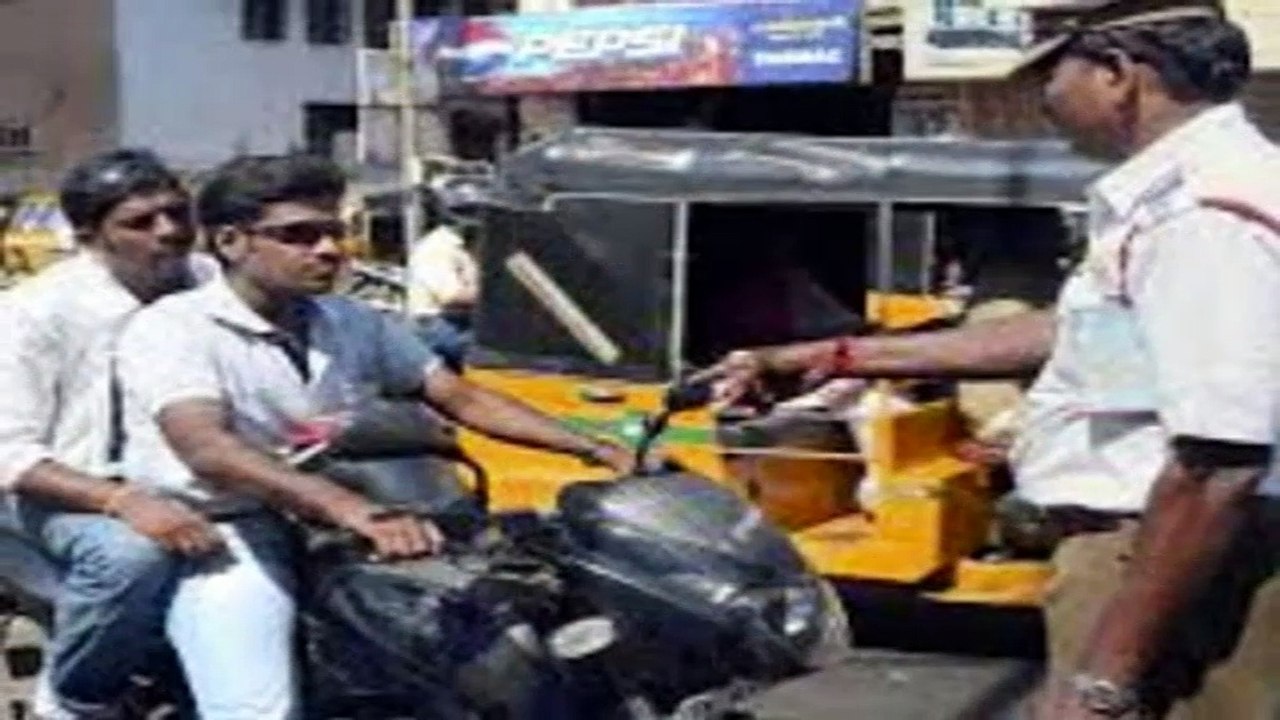 வசமாக சிக்கிய வசூல்போலீஸ்  3 பேர் சஸ்பெண்டு