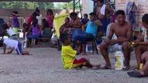 Índios venezuelanos tentam refazer a vida no Brasil