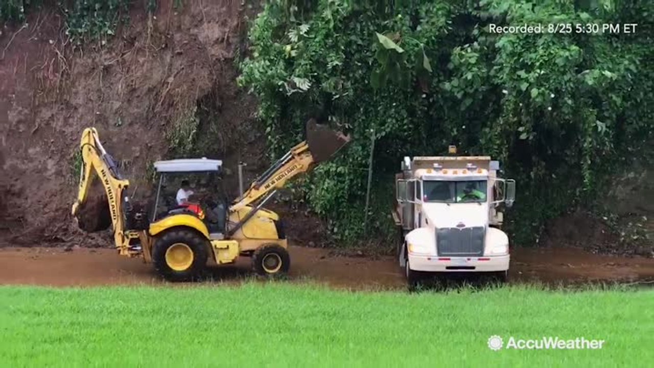 Emergency crews clear mudslide from Hilo, Hawaii