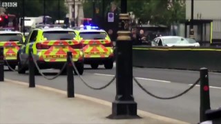 Armed police at Westminster crash site - BBC News