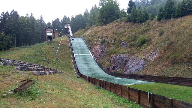 Démonstration au tremplin de saut à ski de Lispach à La Bresse