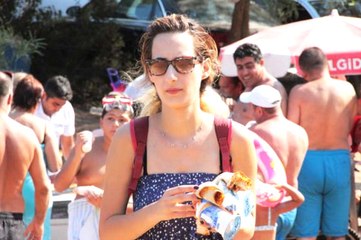 Bodrum'da Tatilcilere Lahmacun Ayran Dağıtan İş Adamının Sezgin Baran Korkmaz Olduğu Ortaya Çıktı