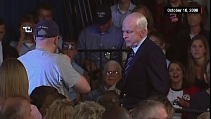 Hayatını kaybeden McCain'den, Obama'ya 'Arap' diyen seçmenine yanıt: O, düzgün bir aile babası...