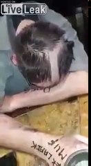 Ils rasent la tête de leur ami ivre !