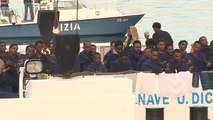 بتهمة الاختطاف والحجز.. التحقيق مع وزير داخلية إيطاليا بسبب سفينة مهاجرين