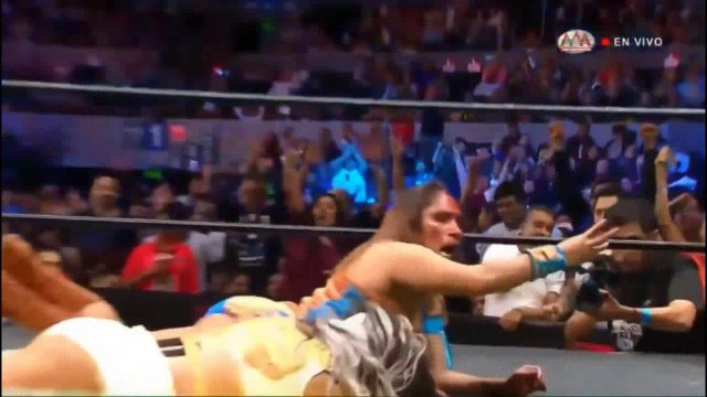 Faby Apache vs. Lady Shani, lucha Cabellera contra máscara en Triplemanía XXVI.