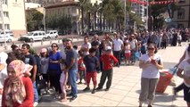 Manisa'da Kahramanmaraş Dondurma Festivali'nde Bedava Dondurma Kuyruğu Metrelerce Uzadı