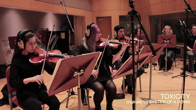 Toxicity de System of a Down joué par un orchestre