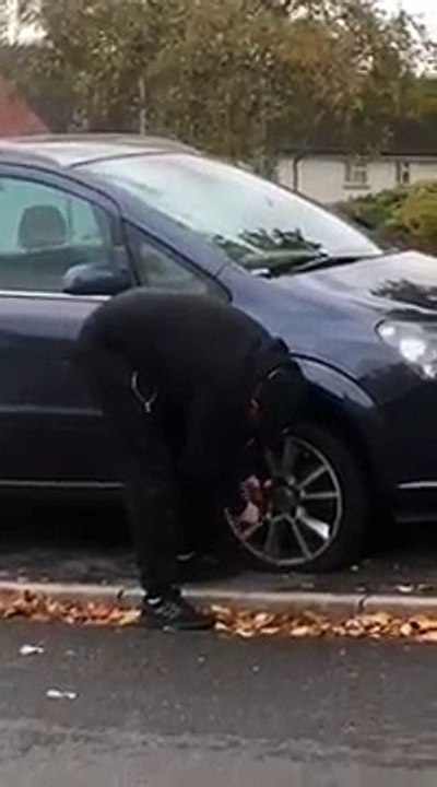 Changing a tyre fail