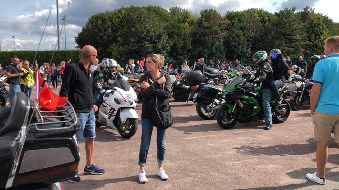 Le parking après le spectacle d’acrobaties