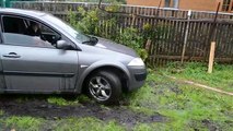 Front wheel drive cars stuck in mud/snow#1