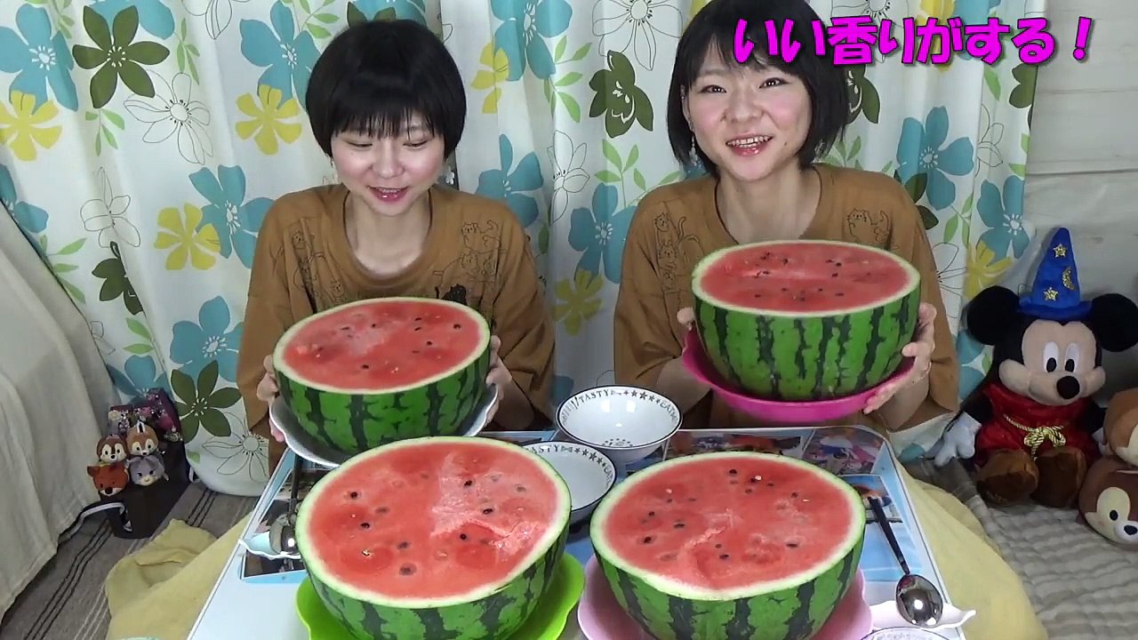 【大食い】約２０ｋｇ！大玉スイカ！～夏といえばスイカ～【双子】