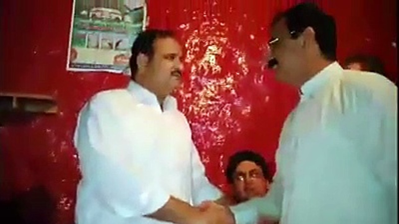CM Punjab And Faisal Javed Drinking Tea At Public Hotel