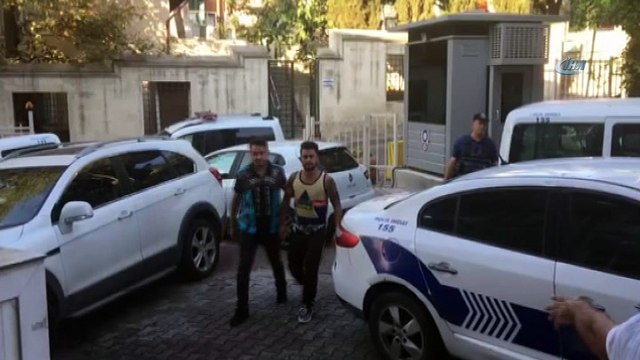 İstanbul'da sevgilisiyle tek teker üstünde terör estiren maganda yakalandı