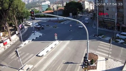 Download Video: Manisa Trafik Kazaları Mobese Kameralarına Takıldı Hd