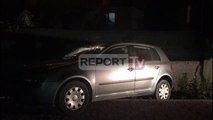 Report TV - Aksident në Fier, makina me shpejtësi mbi trotuar, përplas për vdekje dy kushërinjtë