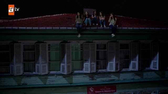 Yurdun çatısında gelecek hayali kuran çiçekler! - Kırgın Çiçekler 51.Bölüm