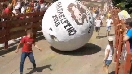 La bola del encierro de Mataelpino aplasta a un joven