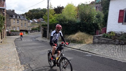 Michel Thomé lors de sa 15e montée du mur de Huy !