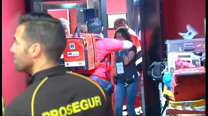 Sergio Escudero fue trasladado al hospital desde el Sánchez Pizjuán tras doblarse el codo en una fea caída