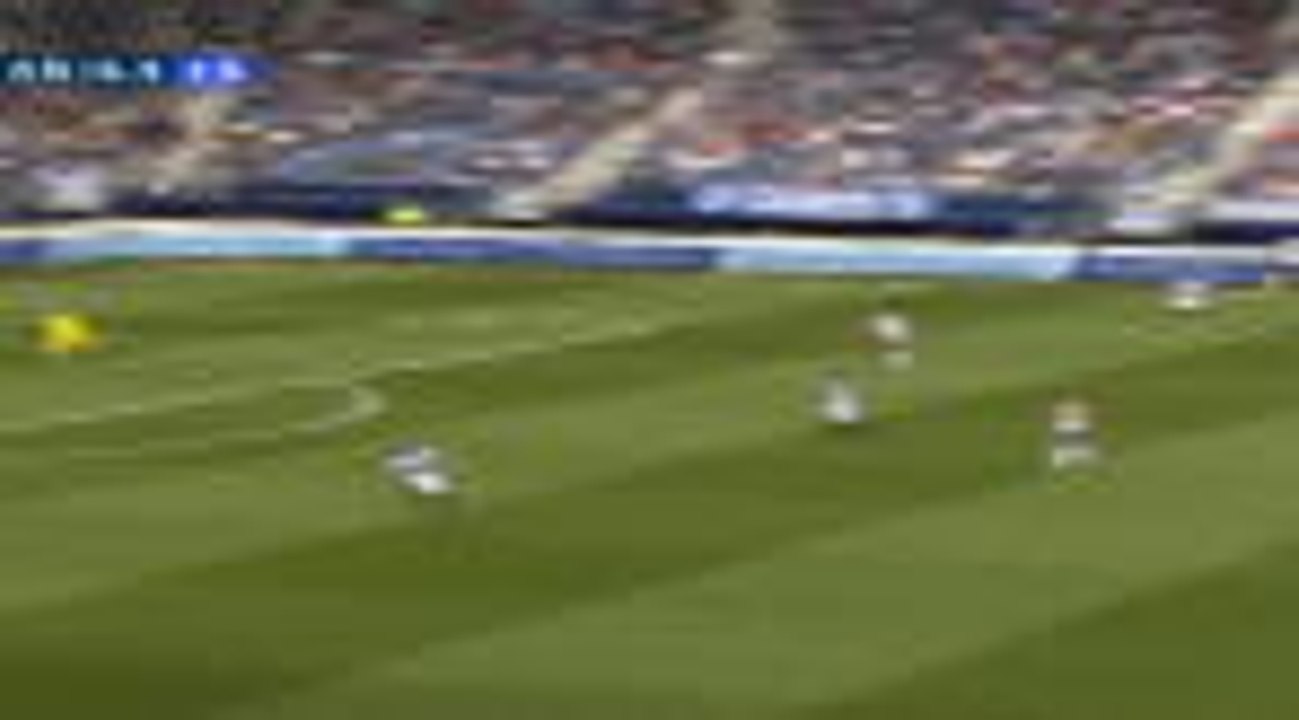 لقطة: الدوري الهولندي: تورنسترا نجمُ فينورد يدكّ الشباك من 40 ياردة مستغلًا خطأ فادحًا لحارس هيرينفين