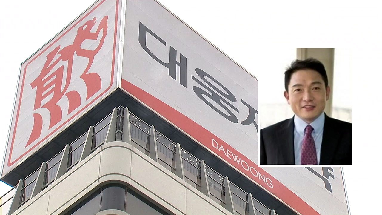 [단독] '욕설 물의' 대웅제약 윤재승, 돌연 출국...경영 퇴진 꼼수 논란 / YTN