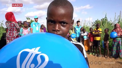 Türk gönüllüler Nijer'de yoksulların yüzünü güldürdü