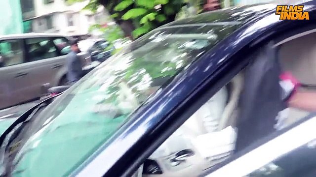 Varun Dhawan, Sonam Kapoor & Shraddha Kapoor in Juhu - SPOTTED