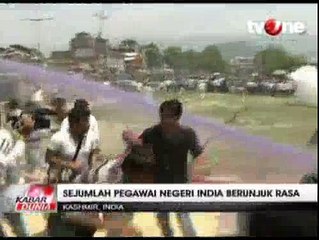 Aksi Demo PNS India Berujung Kericuhan