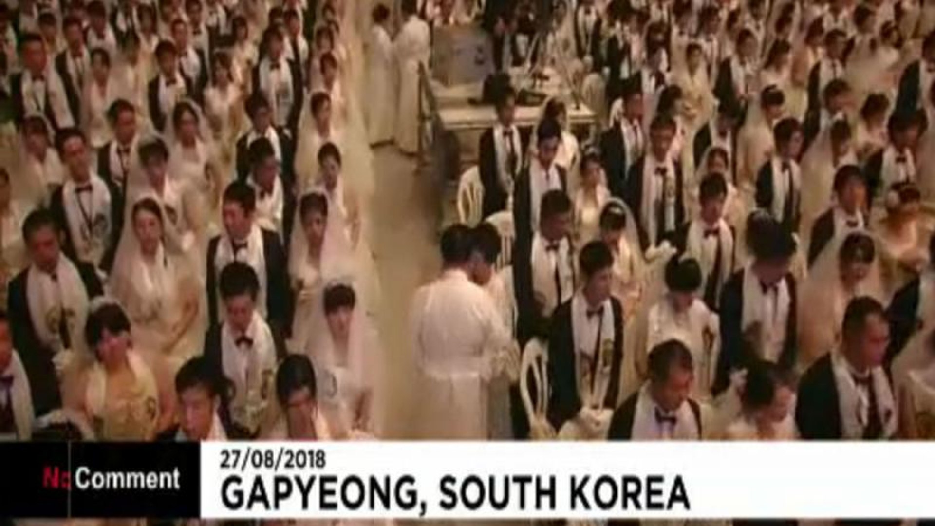 E se dividisse igreja com mais 4000 casais no dia do seu casamento?