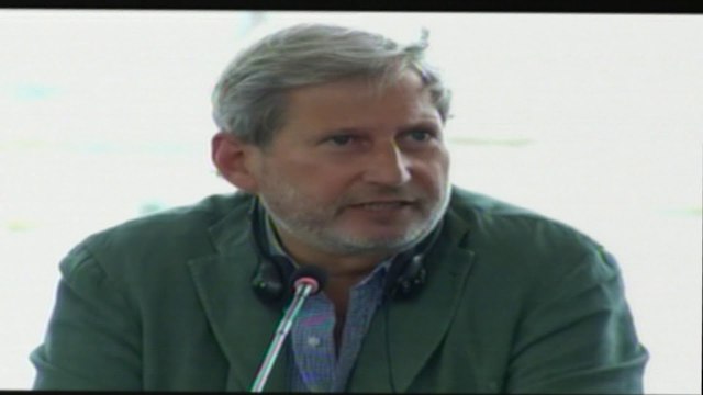 Ora News - Kosovë-Serbi, Hahn: Çdo marrëveshje s'duhet të ndikojë në stabilitetin e rajonit