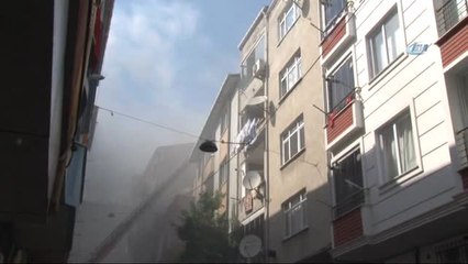 Esenler'de 5 Katlı Binanın Çatı Katında Yangın