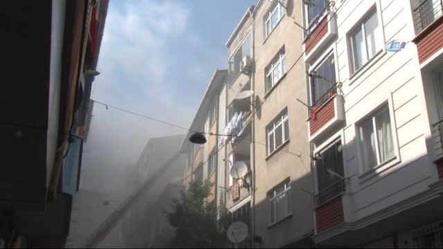 Esenler'de 5 Katlı Binanın Çatı Katında Yangın