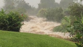 El huracán Lane causa inundaciones, apagones y cortes de carreteras en Hawái
