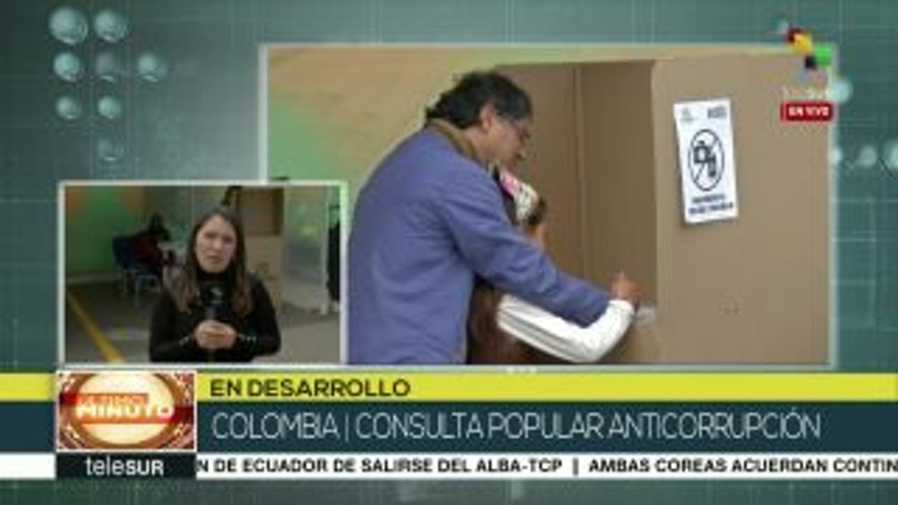 Vota Gustavo Petro en consulta colombiana sobre corrupción