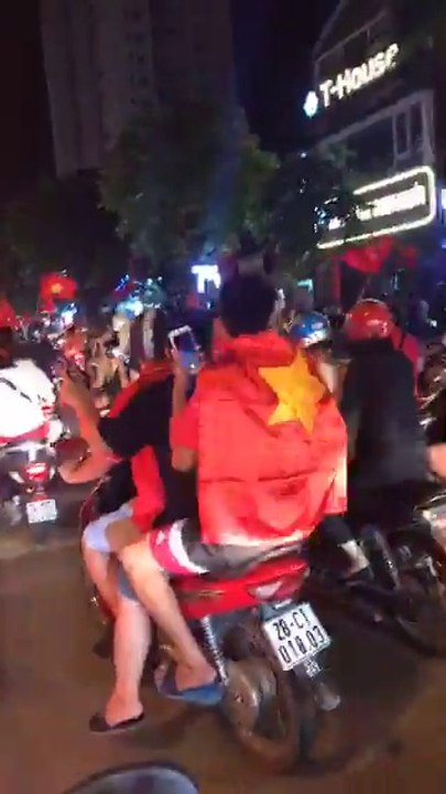Lúc này tại Hà Nội. Bão cùng u23 việt nam