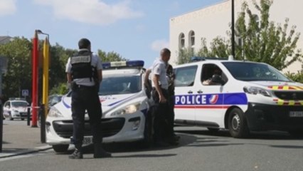 Dos muertos por un ataque con cuchillo en una ciudad cerca de París