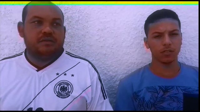 Homens pedem desculpa após subir em viatura da Polícia Civil