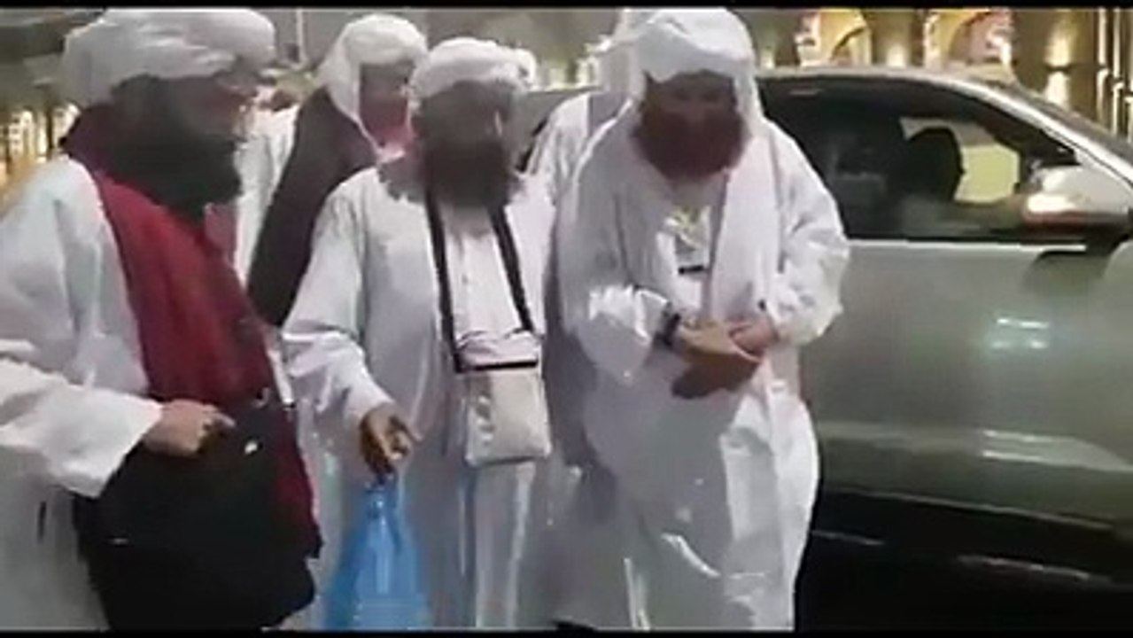 امیر اہلسنت دامت برکاتہم العالیہ کی گنبد خضری شریف کے سامنے حاضری